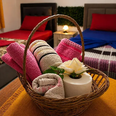 Rozafa -cozy & Traditional שקודר