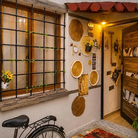 Rozafa -cozy & Traditional שקודר