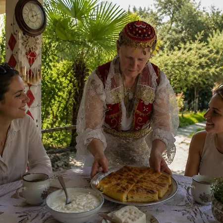 Rozafa -cozy & Traditional